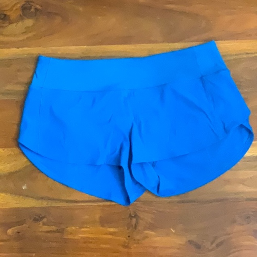 Excellent condition, like new,Size 6, Speed up shorts, 2.5”. Lululemon
